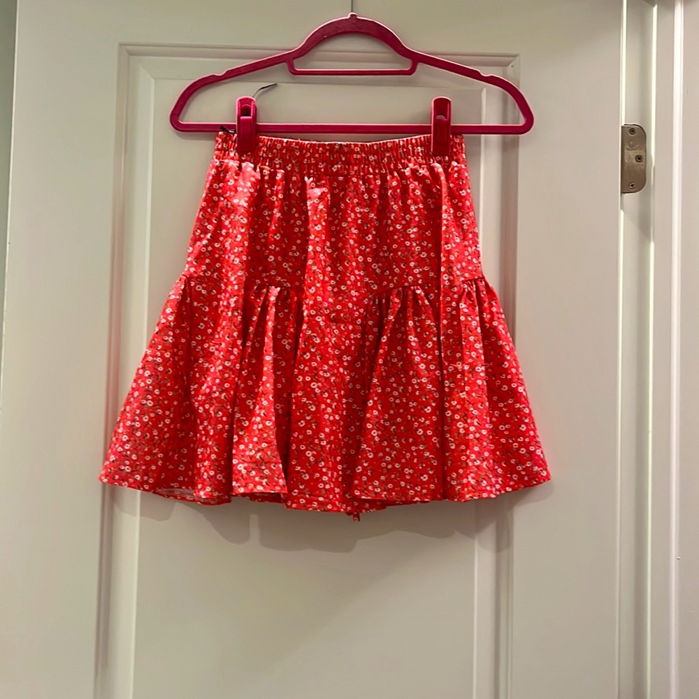 This by Kendall + Kylie skirt is an adult xs